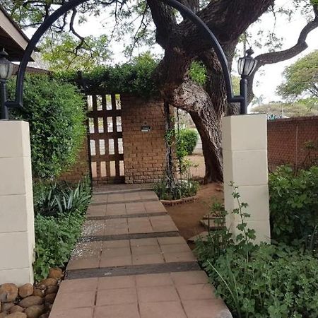 Yana Guest House Polokwane Exterior foto